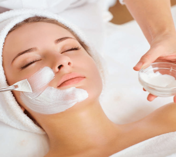 Descubre las mejores escuelas de belleza en Phoenix, AZ