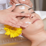 Descubre las mejores escuelas de cosmetología en español en Las Vegas, NV